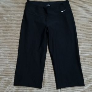 New Nike Relaxed Fit Capris